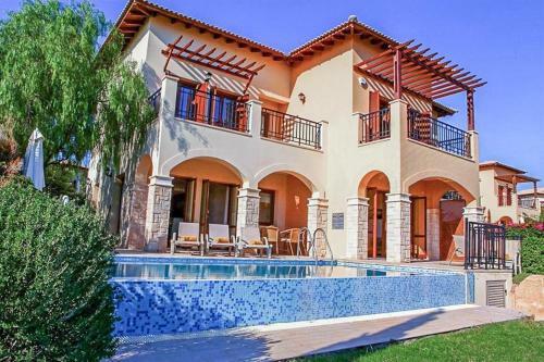 Villa In Kouklia Sleeps 4 Includes Swimming Pool Air Con And Wifi 1