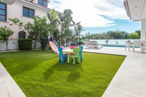 Agios Nikolaos Villa Sleeps 16 With Pool And Air Con
