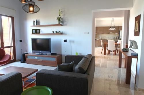 Kouklia Villa Sleeps 4 With Pool Air Con And Wifi