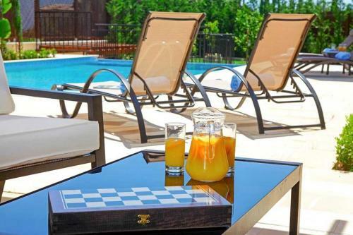 Villa In Kouklia Sleeps 4 Includes Swimming Pool Air Con And Wifi 9