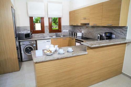 Villa In Kouklia Sleeps 4 Includes Swimming Pool Air Con And Wifi 0