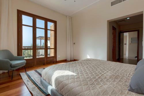 Villa In Kouklia Sleeps 10 Includes Swimming Pool Air Con And Wifi 1 2