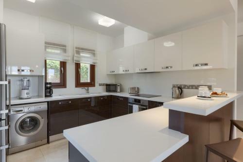 Villa In Kouklia Sleeps 4 Includes Swimming Pool Air Con And Wifi 5