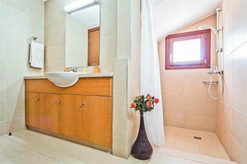 Villa In Kouklia Sleeps 6 Includes Swimming Pool Air Con And Wifi 1