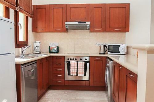 Villa In Kouklia Sleeps 4 Includes Swimming Pool Air Con And Wifi 2 0