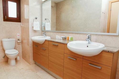 Villa In Kouklia Sleeps 6 Includes Swimming Pool Air Con And Wifi 1 9