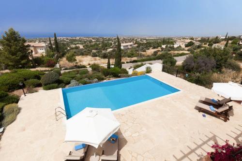 Villa In Kouklia Sleeps 6 With Pool And Air Con