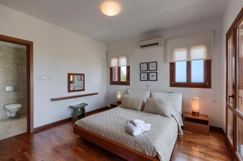 Villa In Kouklia Sleeps 4 Includes Swimming Pool And Air Con
