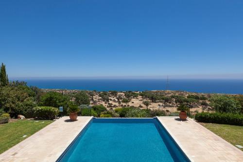 Villa In Kouklia Sleeps 6 Includes Swimming Pool And Air Con 5