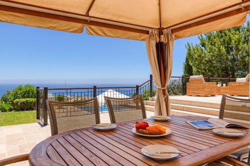 Villa In Kouklia Sleeps 6 Includes Swimming Pool And Air Con 5