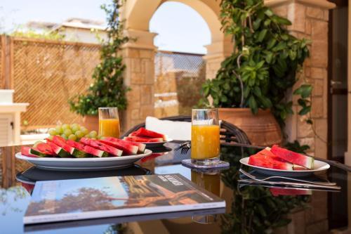 Villa In Kouklia Sleeps 4 Includes Swimming Pool And Air Con 7