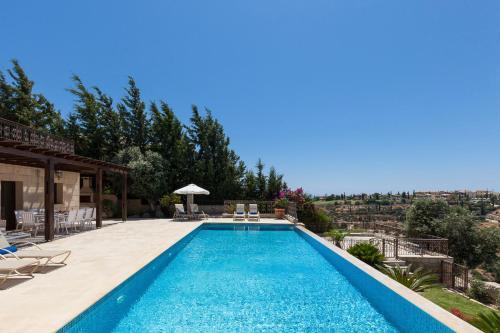 Villa In Kouklia Sleeps 10 Includes Swimming Pool And Air Con 3