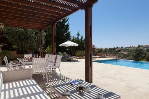Villa In Kouklia Sleeps 10 Includes Swimming Pool And Air Con 3