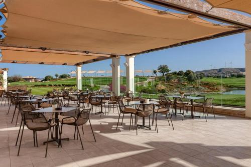 Villa In Kouklia Sleeps 10 Includes Swimming Pool And Air Con 8