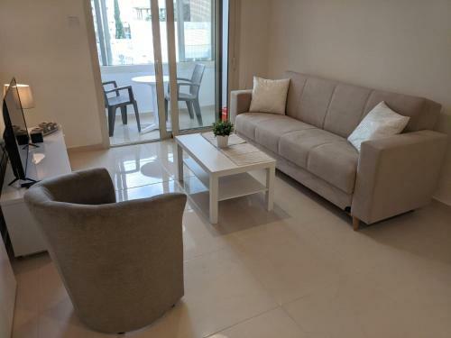 Apartment 22, Center Point