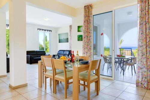 Latchi Villa Sleeps 6 With Pool Air Con And Wifi