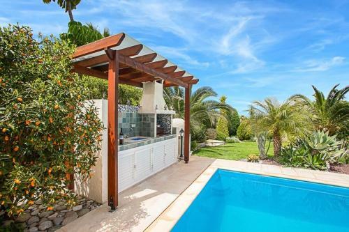 Villa In Latchi Sleeps 7 With Pool Air Con And Wifi