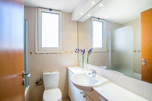 Villa In Latchi Sleeps 7 With Pool Air Con And Wifi