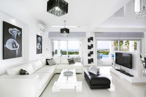 Pegeia Villa Sleeps 10 With Pool And Air Con