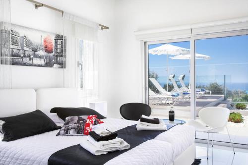 Pegeia Villa Sleeps 10 With Pool And Air Con