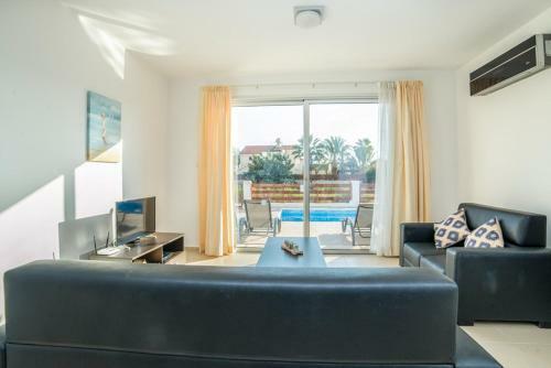 Villa In Pegeia Sleeps 6 With Pool And Air Con