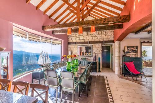 Pegeia Villa Sleeps 15 With Pool And Air Con