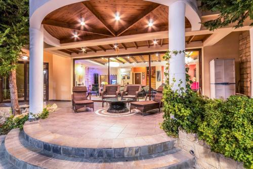 Pegeia Villa Sleeps 15 With Pool And Air Con