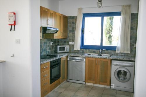 Villa In Pegeia Sleeps 6 Includes Swimming Pool And Air Con