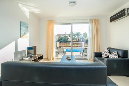Villa In Pegeia Sleeps 6 Includes Swimming Pool And Air Con 1