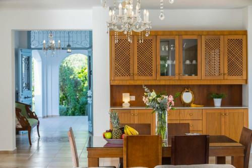 Giolou Villa Sleeps 6 With Pool Air Con And Wifi
