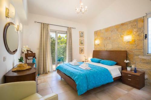 Giolou Villa Sleeps 6 With Pool Air Con And Wifi
