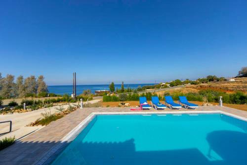 Pomos Villa Sleeps 6 With Pool Air Con And Wifi