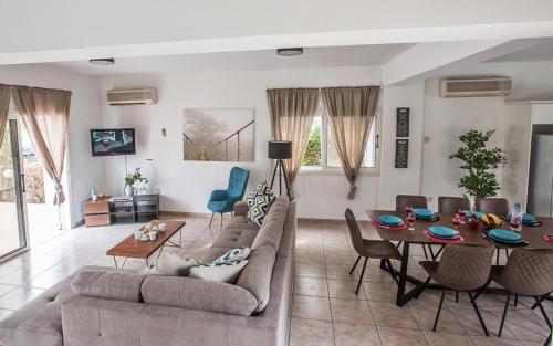 Four Bedrooms Villa 1267