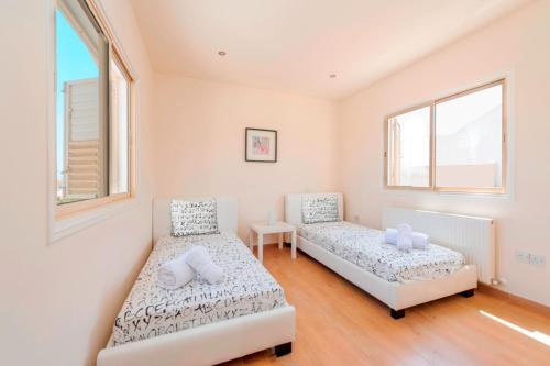 Four Bedrooms Villa 1256