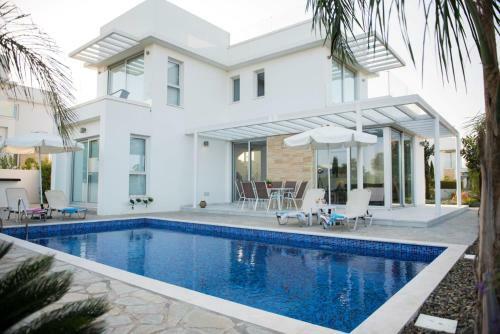Travertine Cove Villa