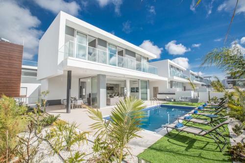 Oli Vine Villas