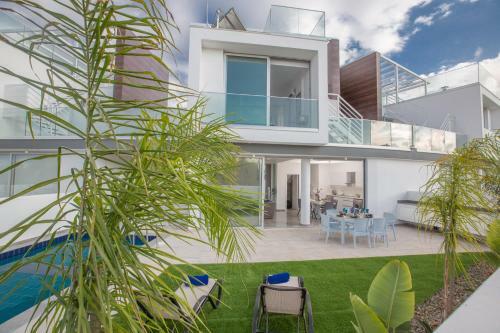 Oli Vine Villas