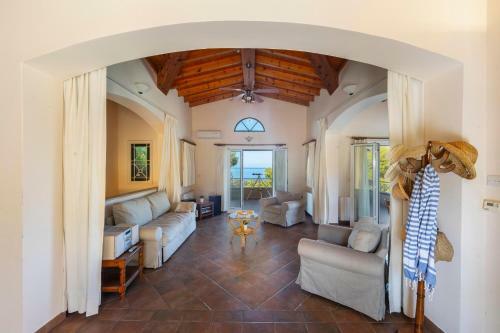 Nea Dimmata Villa Sleeps 8 With Pool Air Con And Wifi
