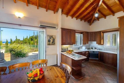 Nea Dimmata Villa Sleeps 8 With Pool Air Con And Wifi