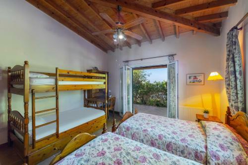Nea Dimmata Villa Sleeps 8 With Pool Air Con And Wifi
