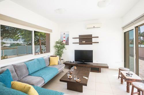 Villa In Protaras Sleeps 6 Includes Swimming Pool And Air Con 5