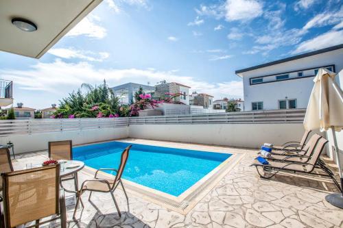 Villa In Protaras Sleeps 6 Includes Swimming Pool And Air Con 0