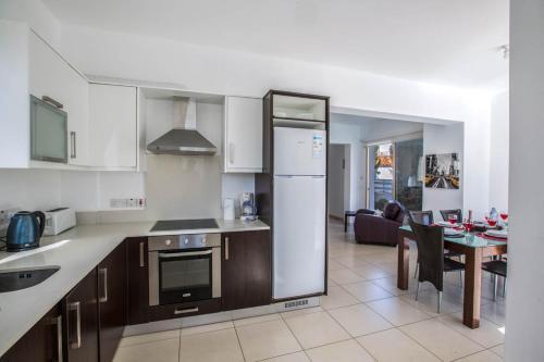 Villa In Protaras Sleeps 6 Includes Swimming Pool And Air Con 4 0