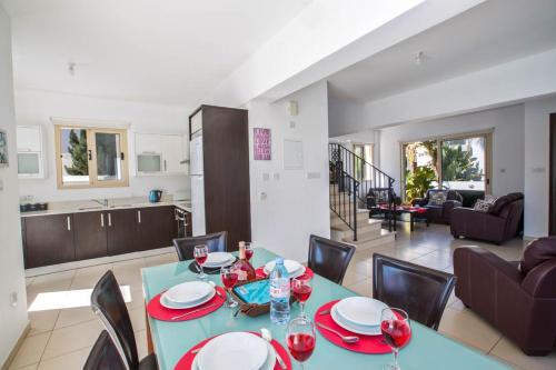 Villa In Protaras Sleeps 6 Includes Swimming Pool And Air Con 4 0