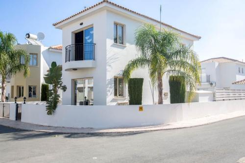 Villa In Protaras Sleeps 6 Includes Swimming Pool And Air Con 7 6