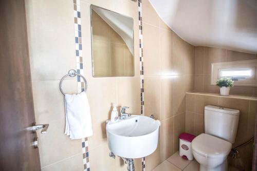 Villa In Protaras Sleeps 6 Includes Swimming Pool And Air Con 7 6