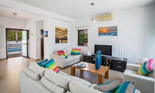 Villa In Protaras Sleeps 6 Includes Swimming Pool And Air Con 2 3