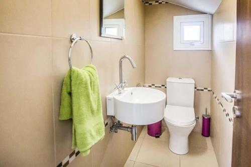Villa In Protaras Sleeps 6 Includes Swimming Pool And Air Con 7