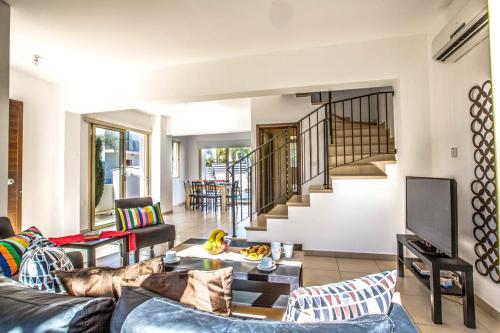 Villa In Protaras Sleeps 6 Includes Swimming Pool And Air Con 3 1