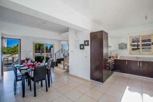 Villa In Protaras Sleeps 6 Includes Swimming Pool And Air Con 4 6